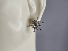 Load image into Gallery viewer, Womens Vintage Estate Sterling Silver CZ Snowflake Stud Earrings 1.7g E5885