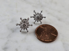 Load image into Gallery viewer, Womens Vintage Estate Sterling Silver CZ Snowflake Stud Earrings 1.7g E5885