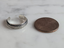 Load image into Gallery viewer, Womens Vintage Estate Sterling Silver Modernist Toe Ring 1.3g, E6000