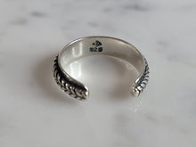 Load image into Gallery viewer, Womens Vintage Estate Sterling Silver Modernist Toe Ring 1.3g, E6000