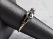 Load image into Gallery viewer, Womens Vintage Estate 10K White Gold Ring Diamond Ring, 3.1g, E6019