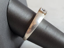 Load image into Gallery viewer, Womens Vintage Estate Sterling Silver CZ Ring 4.5g E6029