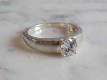 Load image into Gallery viewer, Womens Vintage Estate Sterling Silver CZ Ring 4.5g E6029