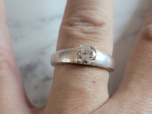 Load image into Gallery viewer, Womens Vintage Estate Sterling Silver CZ Ring 4.5g E6029