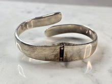 Load image into Gallery viewer, Womens Vintage Estate Sterling Silver Southwestern Turquoise Bracelet 52.4g E602