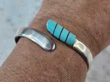 Load image into Gallery viewer, Womens Vintage Estate Sterling Silver Southwestern Turquoise Bracelet 52.4g E602