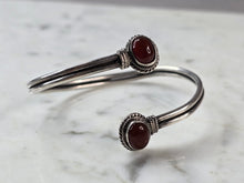 Load image into Gallery viewer, Womens Vintage Sterling Silver Southwestern Carnelian Cuff Bracelet 14.6g E604