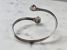 Load image into Gallery viewer, Womens Vintage Sterling Silver Southwestern Carnelian Cuff Bracelet 14.6g E604