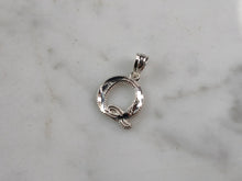 Load image into Gallery viewer, Womens Sterling Silver Initial Letter " Q " Pendant 0.3g E6084