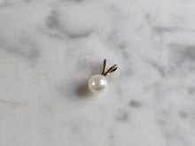 Load image into Gallery viewer, Womens Vintage Estate 14K Yellow Gold Pearl Pendant, 0.3g E6154