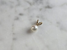 Load image into Gallery viewer, Womens Vintage Estate 14K Yellow Gold Pearl Pendant, 0.3g E6154