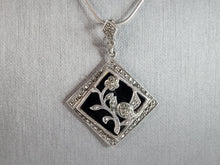 Load image into Gallery viewer, Womens Vintage Estate Sterling Silver Necklace w/ Floral Pendant 14.1g E6164