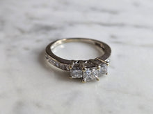 Load image into Gallery viewer, Womens Vintage Estate 14k White Gold Diamond Heart Ring 2.7g  E6169