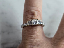 Load image into Gallery viewer, Womens Vintage Estate 14k White Gold Diamond Heart Ring 2.7g  E6169