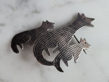 Load image into Gallery viewer, Womens Vintage Raymond Gasper Native Zuni Sterling Silver Coyote Brooch 4.8g E6185