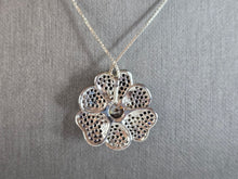 Load image into Gallery viewer, Womens Estate Sterling Silver Flower Pendant Necklace 9.5g E6188