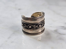 Load image into Gallery viewer, Womens Vintage Estate Sterling Silver Southwestern Ring 4.2g E622