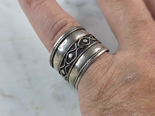 Load image into Gallery viewer, Womens Vintage Estate Sterling Silver Southwestern Ring 4.2g E622