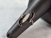 Load image into Gallery viewer, Womens Vintage Estate Sterling Silver Southwestern Style Ring 2.3g E623