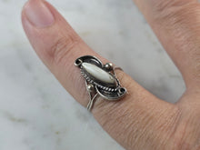 Load image into Gallery viewer, Womens Vintage Estate Sterling Silver Southwestern Style Ring 2.3g E623