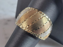 Load image into Gallery viewer, Womens Vintage Estate 14K Multi Tone Gold Ring 2.9g E6293