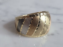 Load image into Gallery viewer, Womens Vintage Estate 14K Multi Tone Gold Ring 2.9g E6293