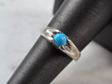 Load image into Gallery viewer, Womens Vintage Estate Sterling Silver Southwestern Turquoise Ring 3.5g E632