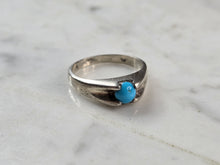 Load image into Gallery viewer, Womens Vintage Estate Sterling Silver Southwestern Turquoise Ring 3.5g E632