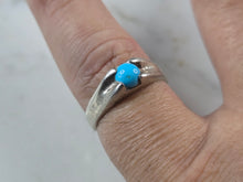 Load image into Gallery viewer, Womens Vintage Estate Sterling Silver Southwestern Turquoise Ring 3.5g E632