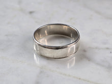 Load image into Gallery viewer, Mens Vintage Estate Sterling Silver Southwestern Turquoise Band Ring 6.1g E633
