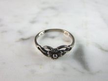 Load image into Gallery viewer, Womens Sterling Silver Modernist Floral Ring 1.3g E6359