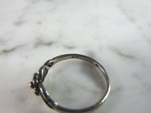 Load image into Gallery viewer, Womens Sterling Silver Modernist Floral Ring 1.3g E6359