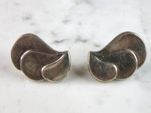 Load image into Gallery viewer, Womens Vintage Estate Sterling Silver Modernist Earrings 7g E6362