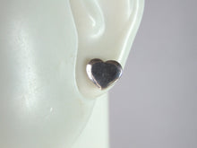 Load image into Gallery viewer, Womens Vintage Estate Sterling Silver Heart Earrings 0.5g E6370