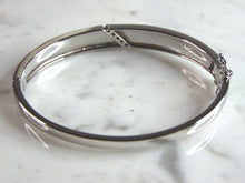 Load image into Gallery viewer, Womens Sterling Silver Modernist Opal Bangle Bracelet 18.2g E6377