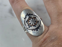 Load image into Gallery viewer, Womens Vintage Estate Sterling Silver Southwestern Navajo Ring 5.0g E637