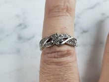 Load image into Gallery viewer, Womens Vintage Estate 10K White Gold Diamond Ring 2.3g E6403