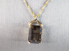 Load image into Gallery viewer, Womens Vintage Estate 14K Gold Smoky Quartz Pendant w/ Necklace, 10.2g E6408