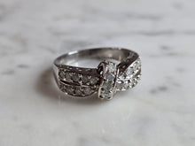 Load image into Gallery viewer, Womens Vintage Estate Sterling Silver Modernist Diamond Ribbon Ring 5.1g #E6416