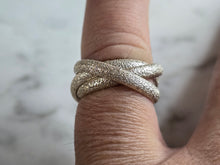 Load image into Gallery viewer, Womens Vintage Estate Sterling Silver Textured Trinity Ring 5.3g E6424