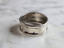 Load image into Gallery viewer, Womens Vintage Estate Sterling Silver Modernist Band Ring 4.9g E6479