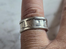Load image into Gallery viewer, Womens Vintage Estate Sterling Silver Modernist Band Ring 4.9g E6479