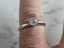 Load image into Gallery viewer, Womens Vintage Estate 14k White Gold Diamond Engagement Ring 2.3g E6520