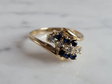 Load image into Gallery viewer, Womens Vintage Estate 14k Yellow Gold Diamond Sapphire Cluster Ring 3.4g E6523