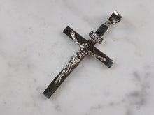 Load image into Gallery viewer, Womens Sterling Silver Religious Cross Pendant Necklace 5.9g E6582