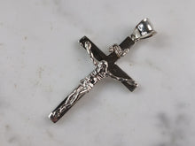 Load image into Gallery viewer, Womens Sterling Silver Religious Cross Pendant Necklace 4.2g E6585