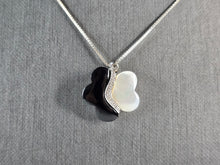 Load image into Gallery viewer, Womens Vintage Estate Sterling Silver Clover Pendant Necklace 5.9g E6600