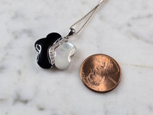 Load image into Gallery viewer, Womens Vintage Estate Sterling Silver Clover Pendant Necklace 5.9g E6600