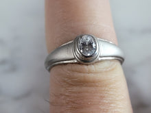 Load image into Gallery viewer, Womens Estate Sterling Silver Modernist CZ Ring 3.0g E6612