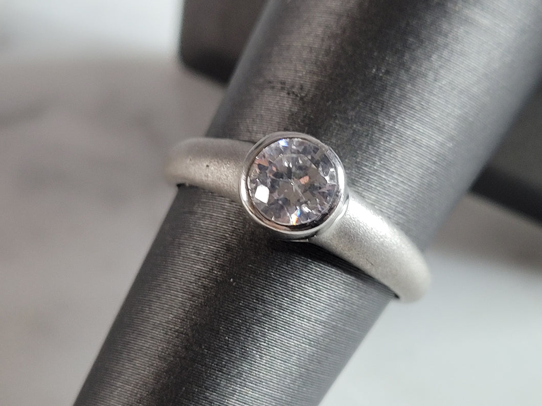 Womens Estate Sterling Silver Modernist CZ Ring 2.2g E6617